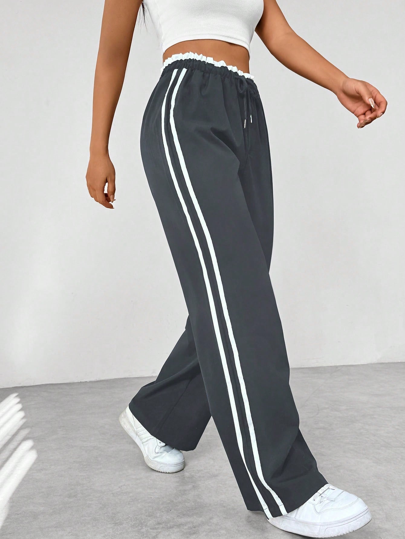 Trend | Pantalon Large Femme Streetwear – Confort, Style & Détails Sportifs