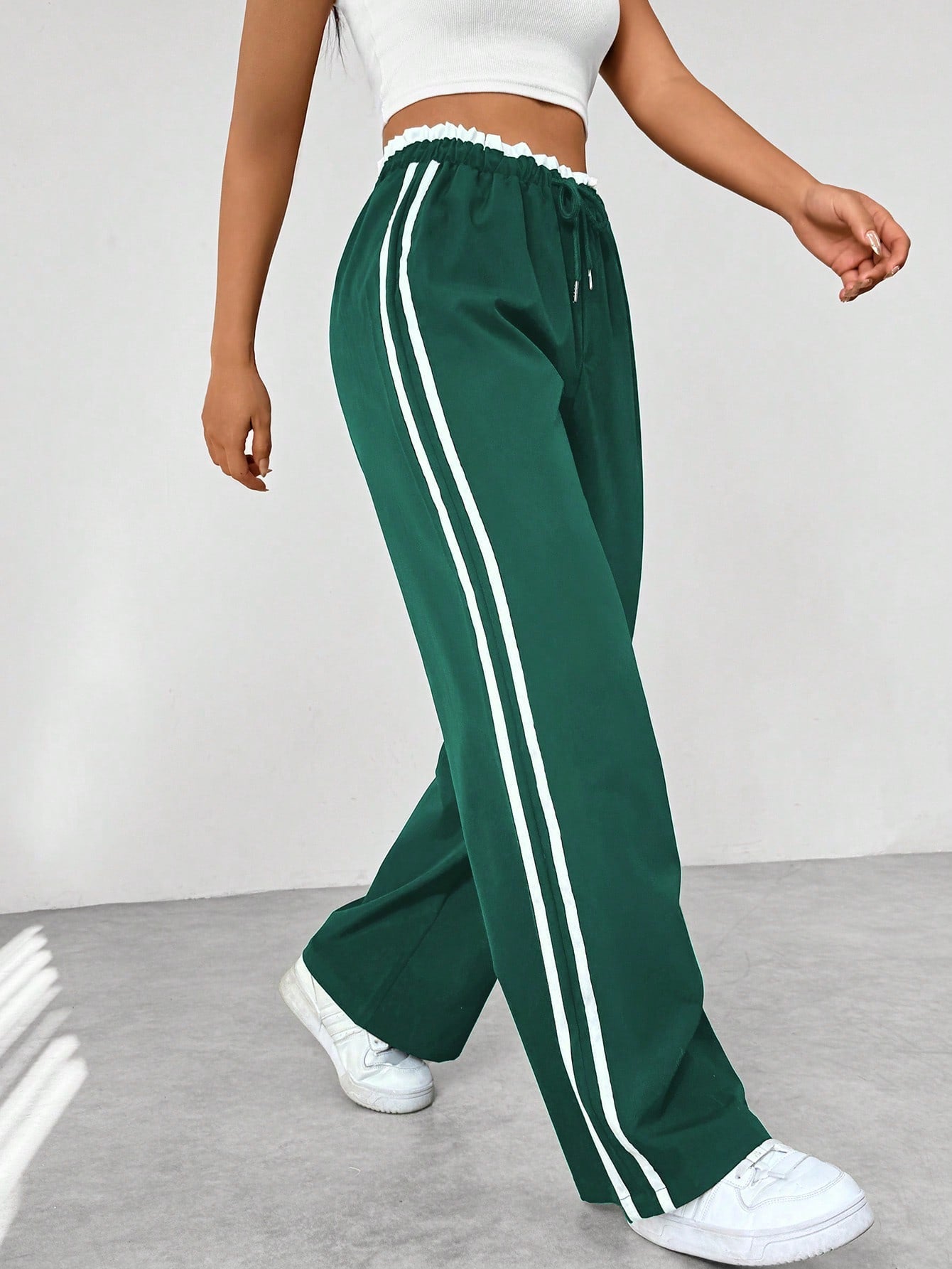 Trend | Pantalon Large Femme Streetwear – Confort, Style & Détails Sportifs