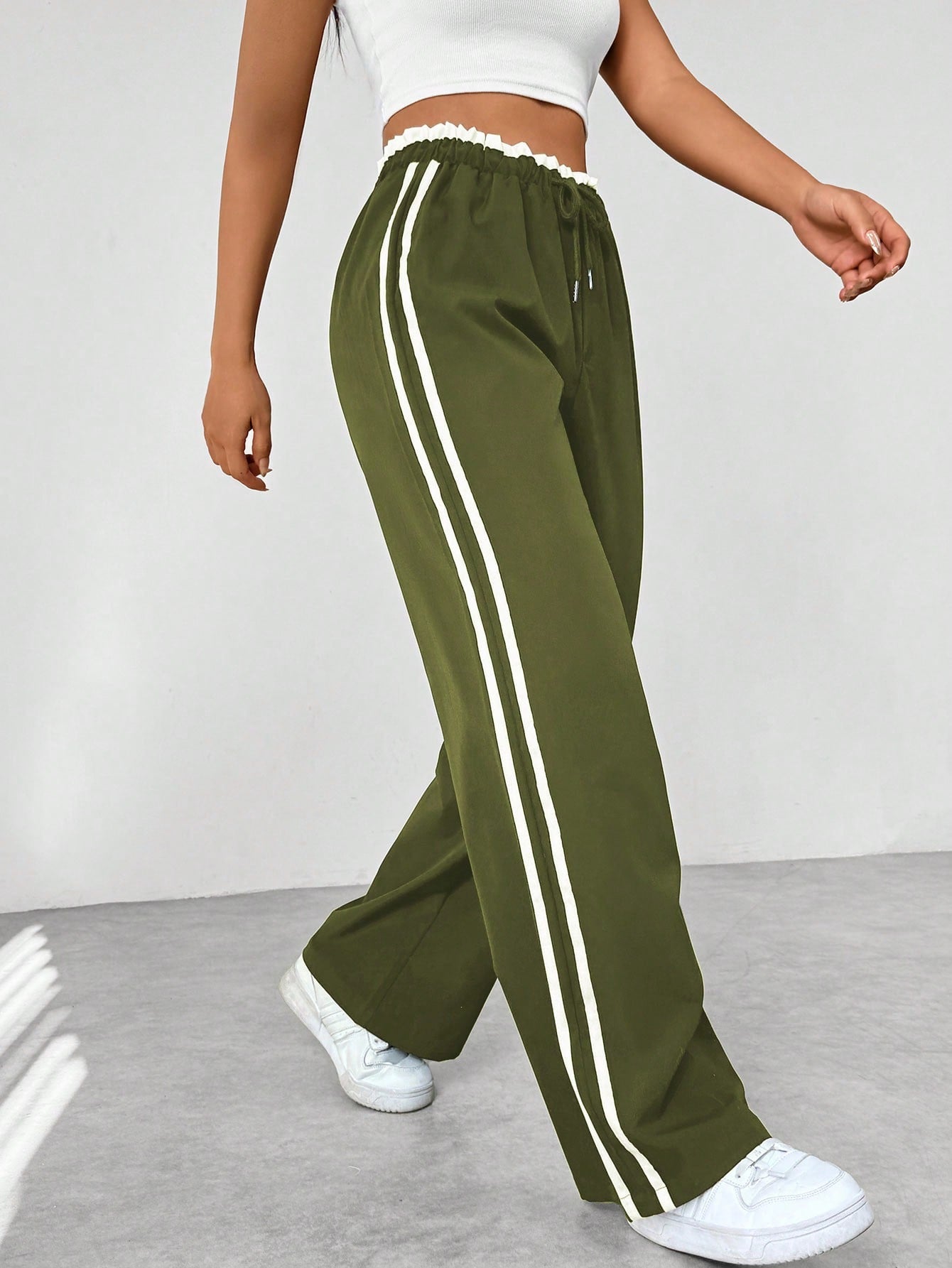 Trend | Pantalon Large Femme Streetwear – Confort, Style & Détails Sportifs