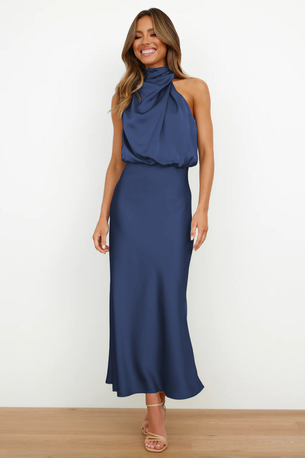 Robe halter midi satin Amelie – élégance douce & féminine