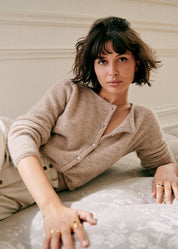 Gilet Tricoté Femme Ultra-Doux – Boutons Élégants & Style Chic pour l’Hiver