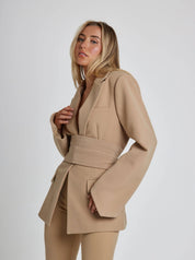 Blazer ceinturé Eleganza femme – coupe cintrée pour travail & soirée