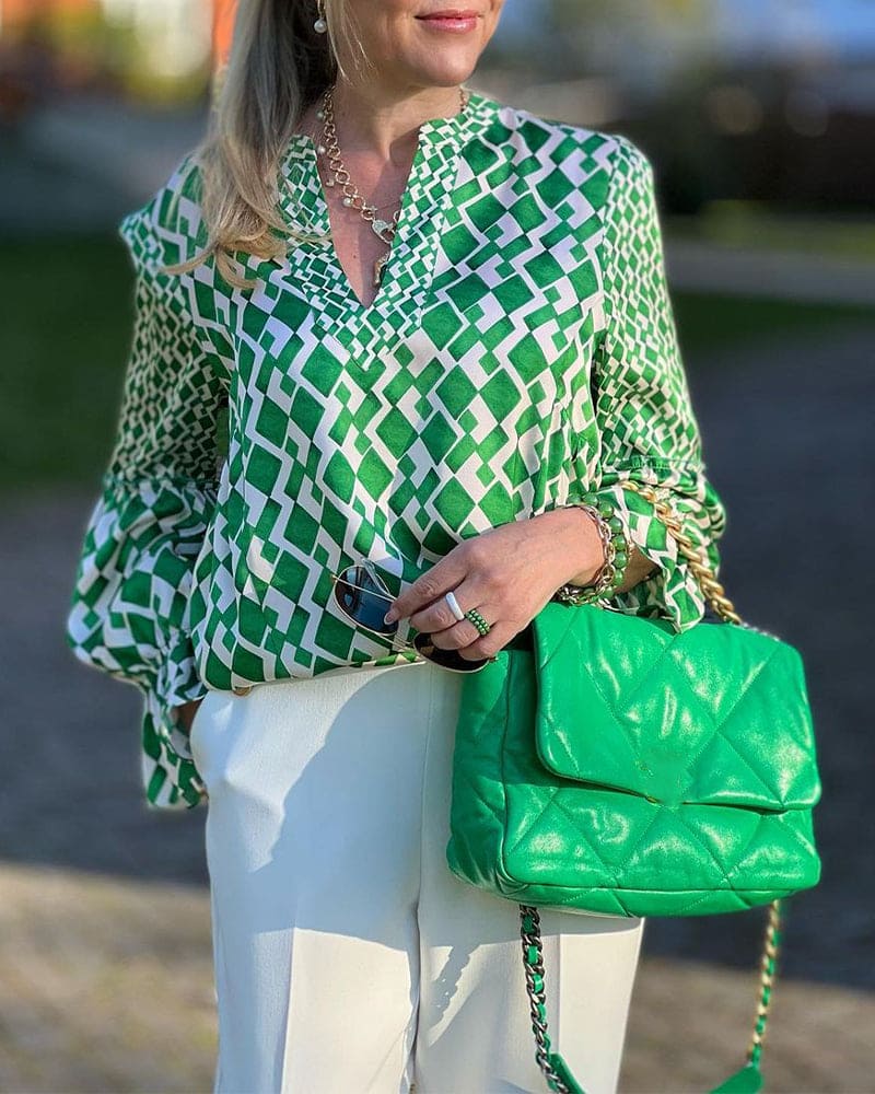 Blouse femme ELLA – chemisier vert à col V & manches longues élégantes