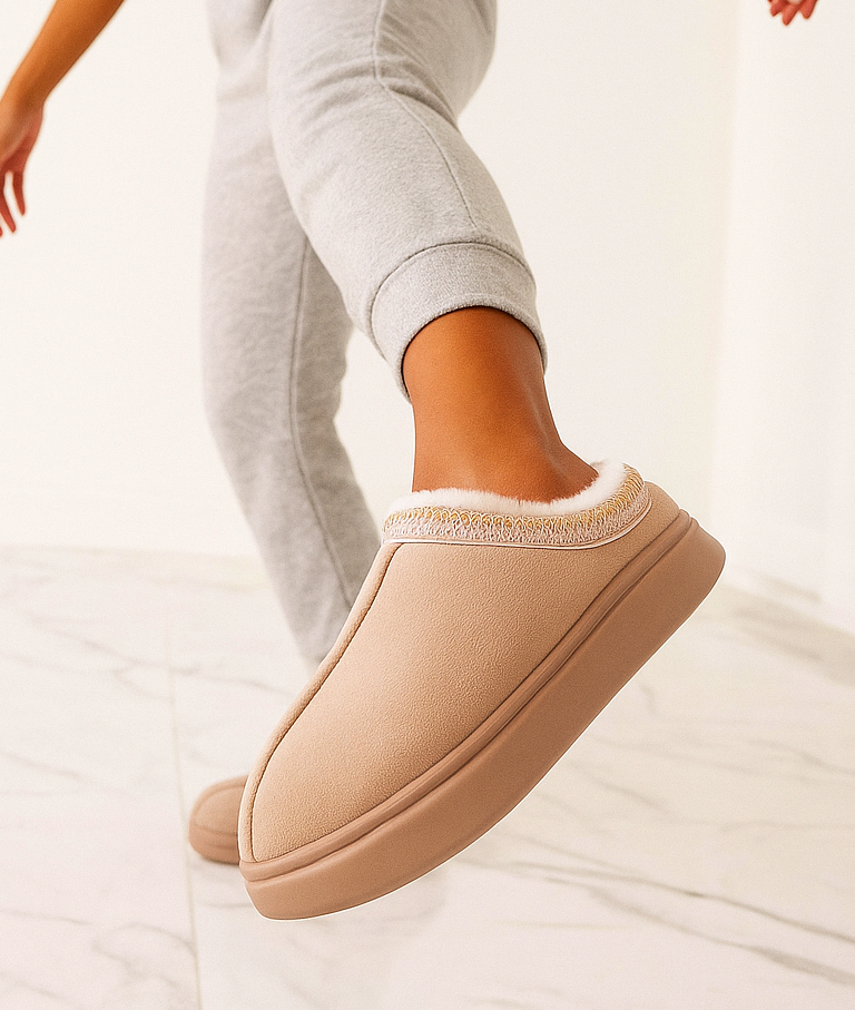 Chaussons chauds femme – pantoufles camel doublées polaire & détails tricotés