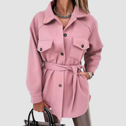 Veste longue femme Emilia ceinturée – Élégance slim pour automne-hiver