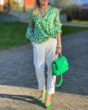 Blouse femme ELLA – chemisier vert à col V & manches longues élégantes