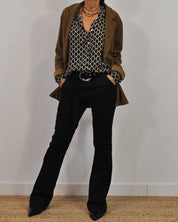 Blouse Femme VADA – Motif Géométrique Chic à Col V & Manches Longues