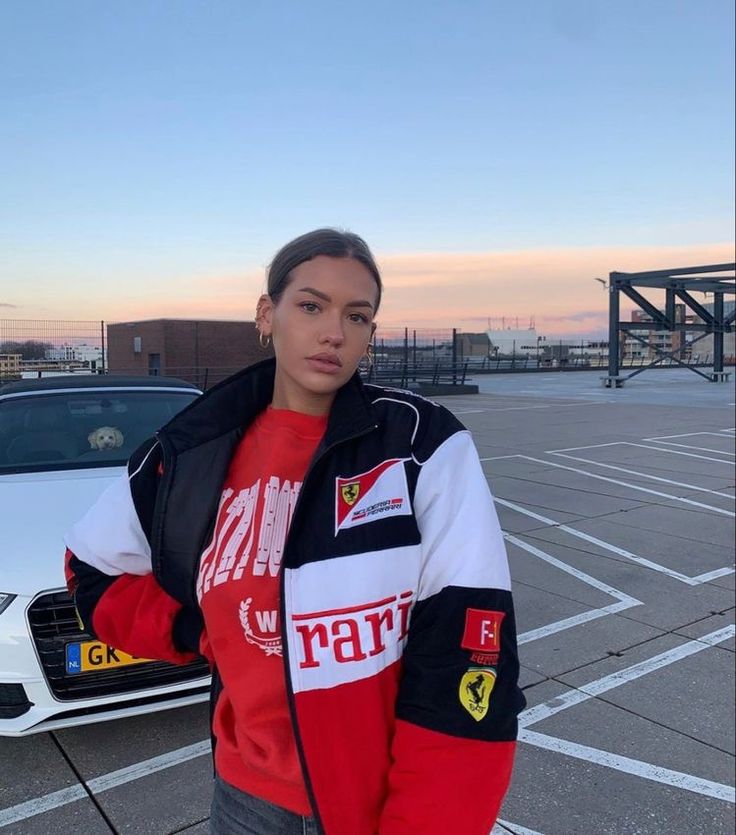 veste Ferrari Racing Nika — blouson oversize F1 unisexe avec patches iconiques