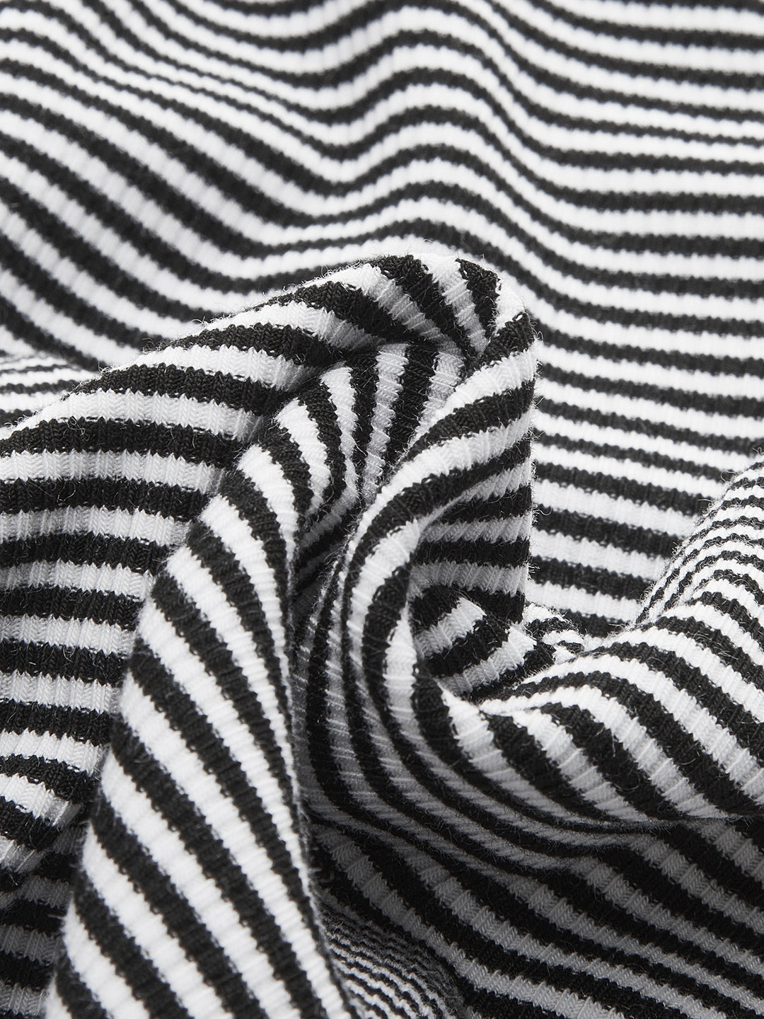 Débardeur court femme à rayures noir et blanc – style sport chic