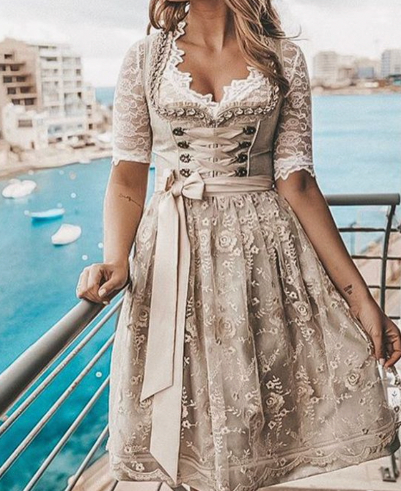 Dirndl traditionnel femme — robe Oktoberfest avec corset lacé & blouse dentelle