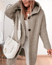 Veste d’hiver femme en maille – Casual avec capuche & fermeture boutonnée