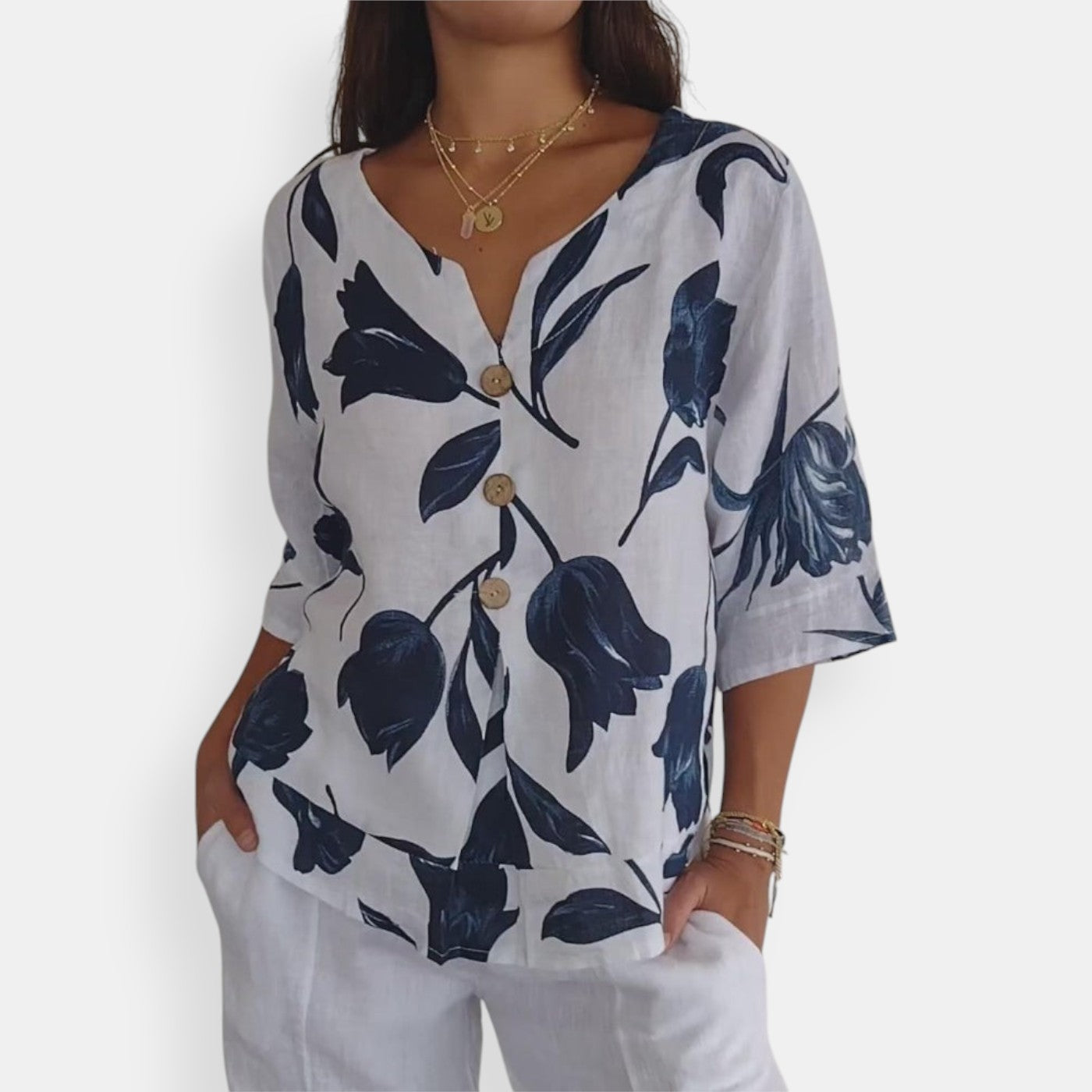 Dames_Blouse_met_V-hals_en_Bloemenprint_1.jpg