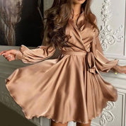 Robe satinée femme Sascha – Élégante robe portefeuille pour occasions festives | Vardi Dante