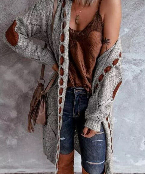 Long gilet femme à capuche – maille épaisse oversize et détails contrastés