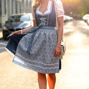 Robe midi femme élégante – Octavia avec encolure carrée, parfaite pour Oktoberfest