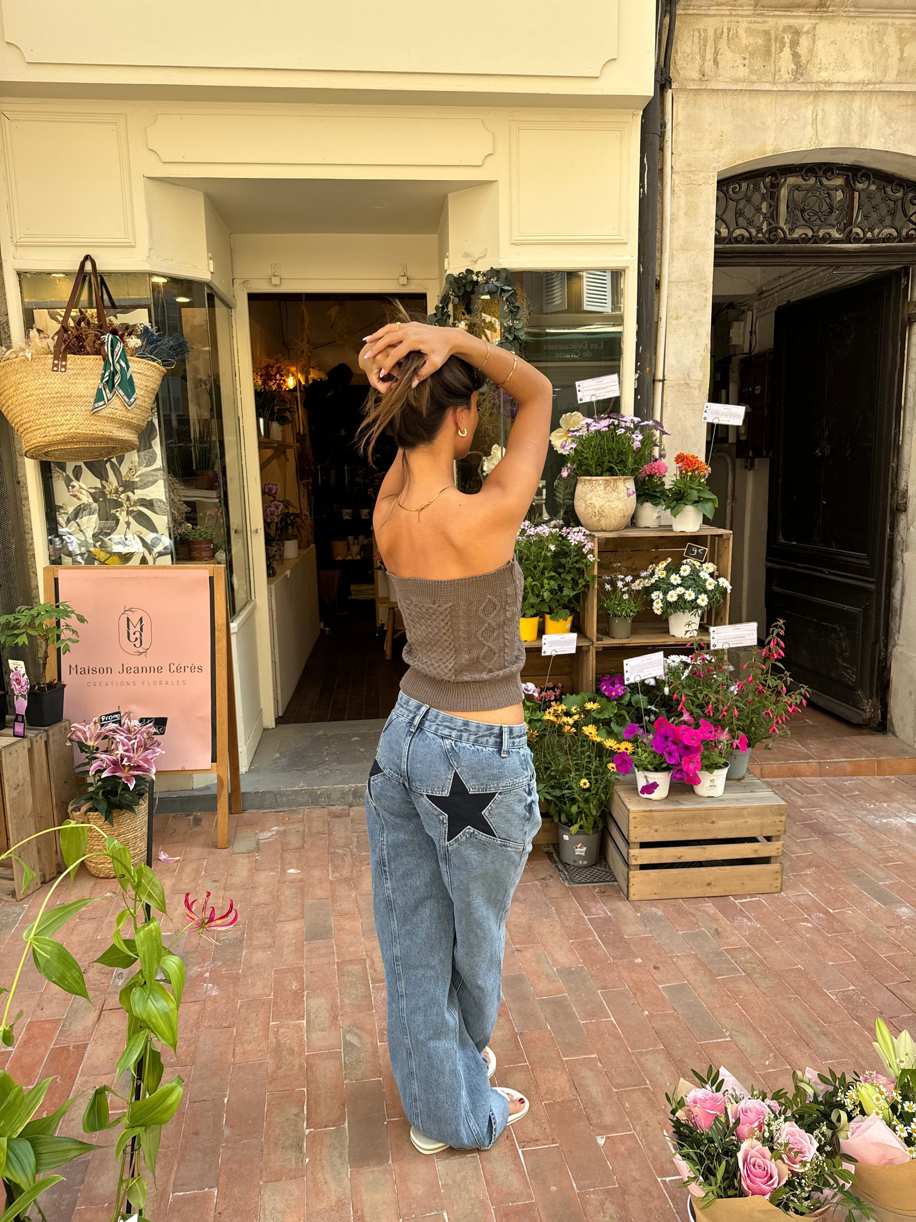 Jean bas « Sarah » femme — coupe droite low-rise avec étoiles brodées rouges