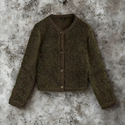 Gilet femme “shaggy knit” cropped – maille douce & boutonné