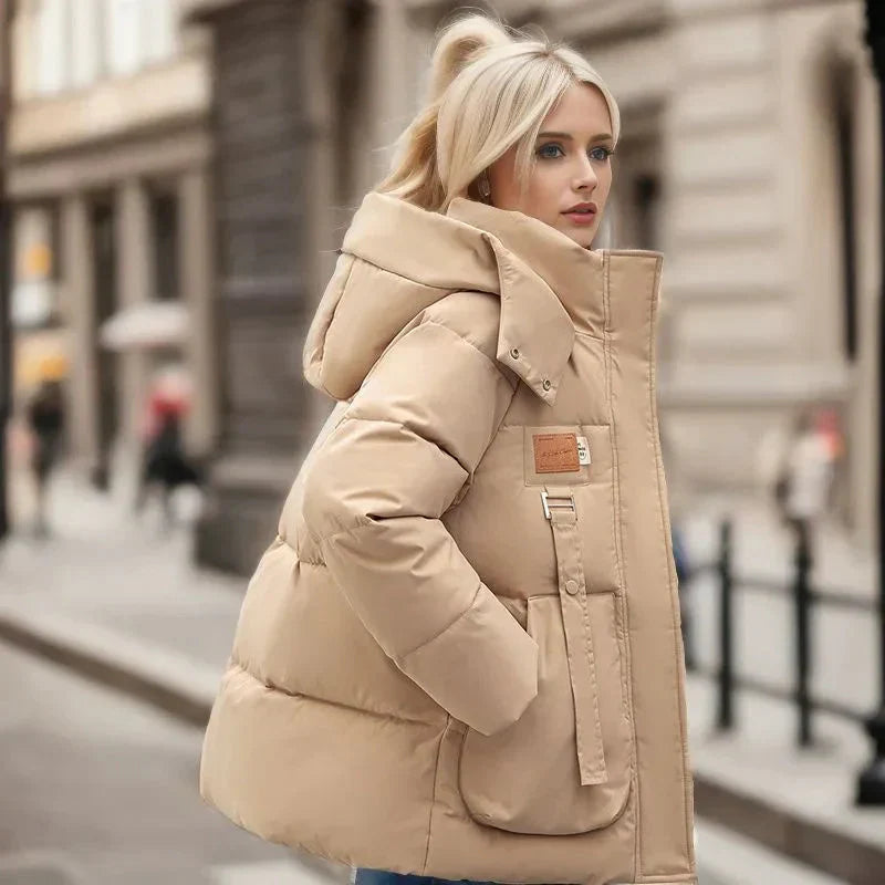 Manteau d’Hiver Femme Imperméable & Matelassé avec Capuche – Chaud, Chic & Résistant aux Intempéries