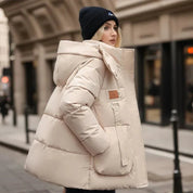 Manteau d’Hiver Femme Imperméable & Matelassé avec Capuche – Chaud, Chic & Résistant aux Intempéries