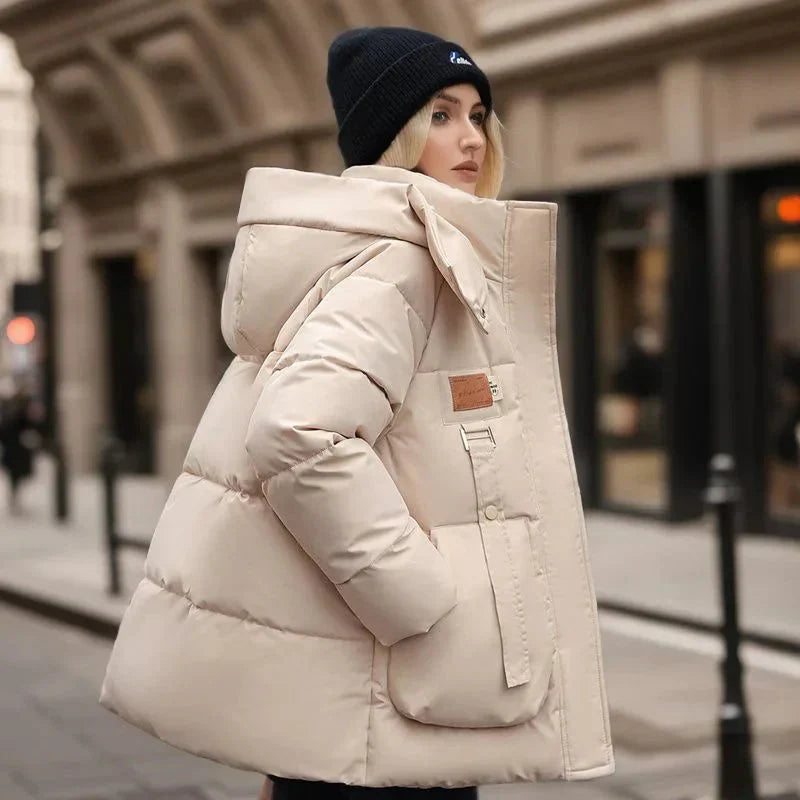 Manteau d’Hiver Femme Imperméable & Matelassé avec Capuche – Chaud, Chic & Résistant aux Intempéries