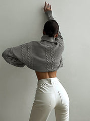 Pull femme Nima – col roulé oversize en maille douce & design intemporel