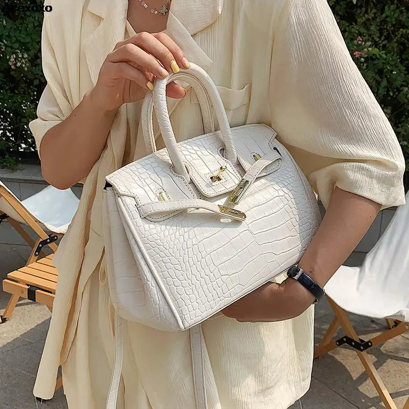 Sac à main chic femme – sac structuré effet croco avec détails dorés