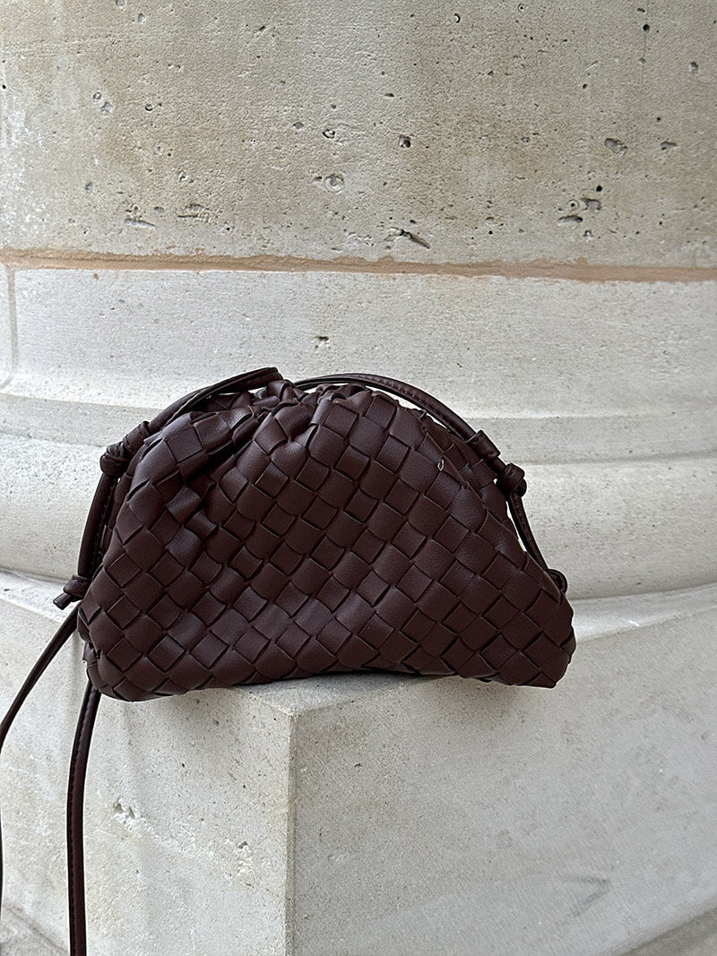 Pochette tressée à cordon – sac soirée compact & élégant