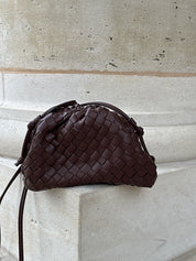Pochette tressée à cordon – sac soirée compact & élégant