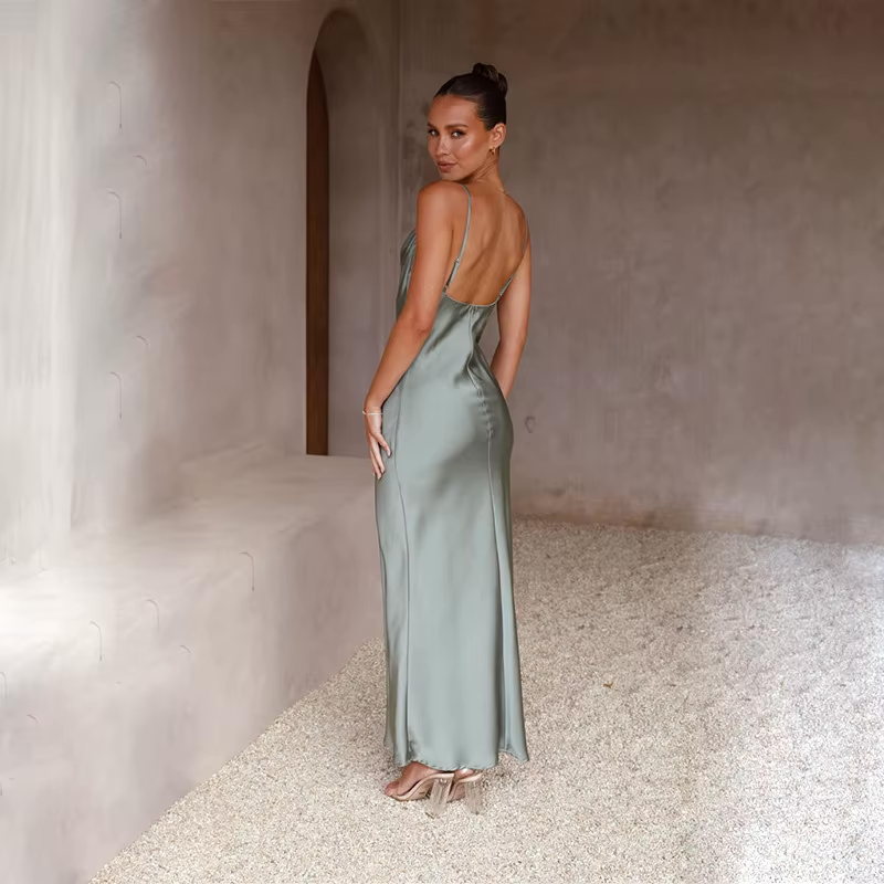 robe longue satin Elara — dos nu & col bénitier élégants