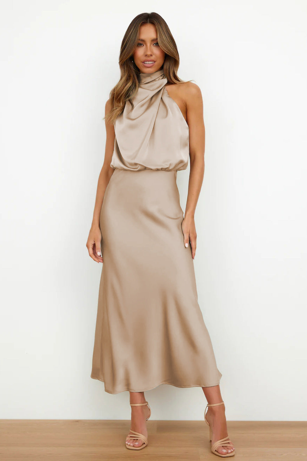 Robe halter midi satin Amelie – élégance douce & féminine