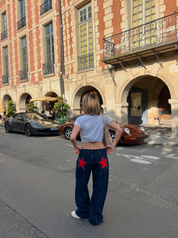 Jean bas « Sarah » femme — coupe droite low-rise avec étoiles brodées rouges