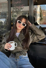 Veste biker femme Heidi – blouson court avec ceinture & détails zippés modernes