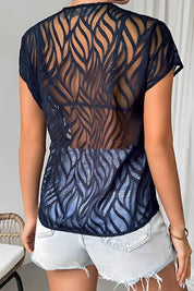 T-shirt femme Millow à col V avec découpes – moderne & élégant