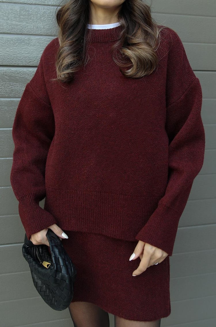 Ensemble Femme Automne-Hiver – Pull Oversize & Jupe Coordonnée Bordeaux