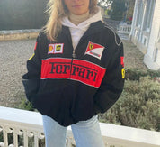 veste Ferrari Racing Nika — blouson oversize F1 unisexe avec patches iconiques