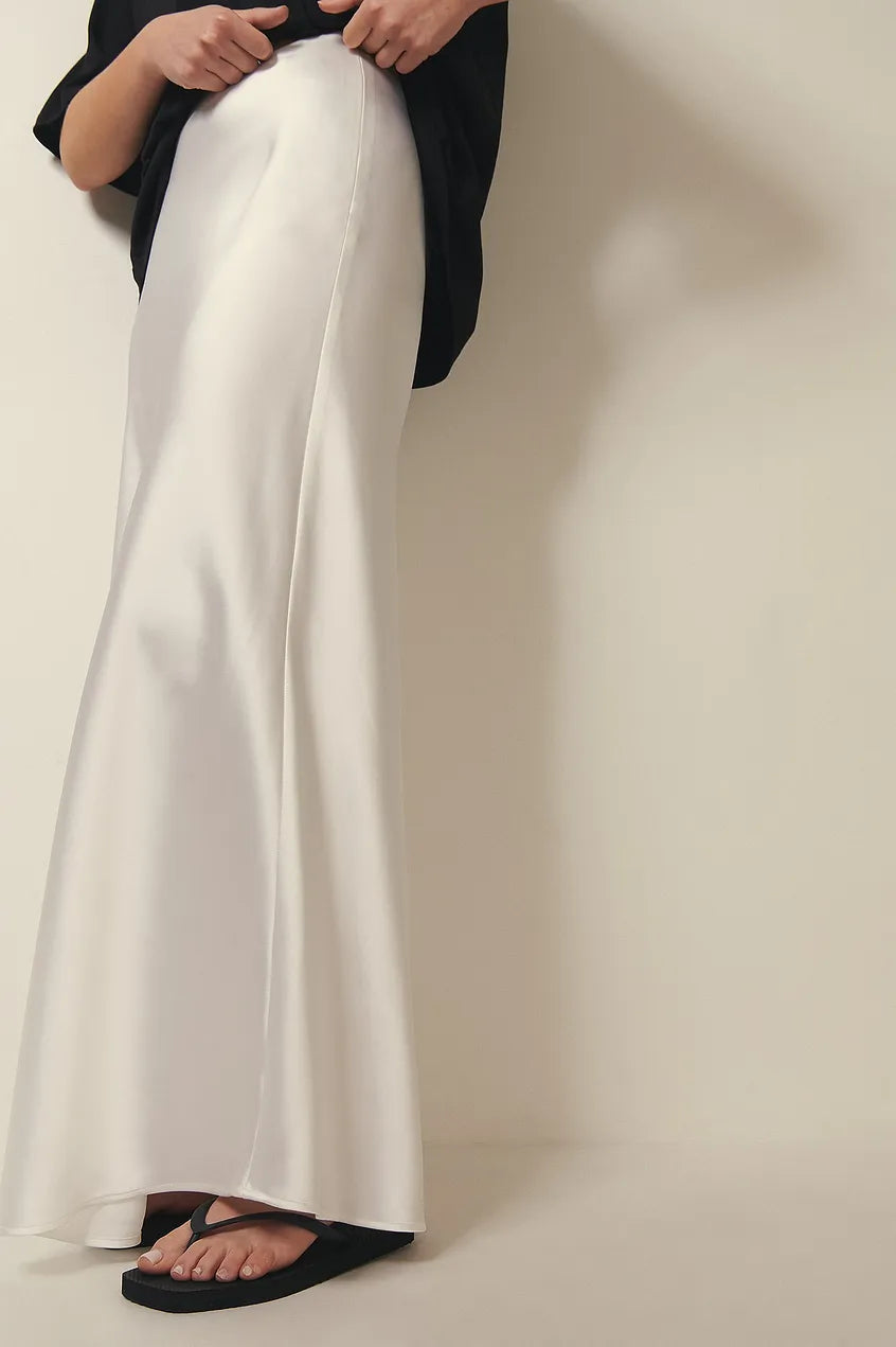 Jupe midi satinée taille haute – Finition brillante chic & silhouette fluide