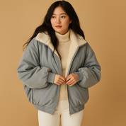 Veste d’hiver courte femme Yara à capuche amovible – chaude & moderne