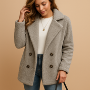 Manteau court femme Lieke – Coupe cintrée élégante & fermeture boutonnée chic