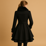 Manteau long femme Marije avec col en fausse fourrure – Coupe cintrée et chaude
