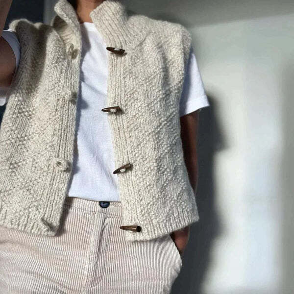 Gilet femme sans manches Silje — tricot avec col montant, style minimaliste & polyvalent