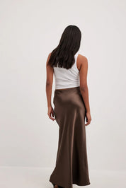 Jupe midi satin à taille haute – élégance brillante & chic