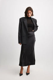 Jupe midi satinée taille haute – Finition brillante chic & silhouette fluide