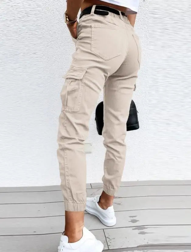 Pantalon cargo femme Sofie – taille haute avec poches latérales & coupe fuselée moderne