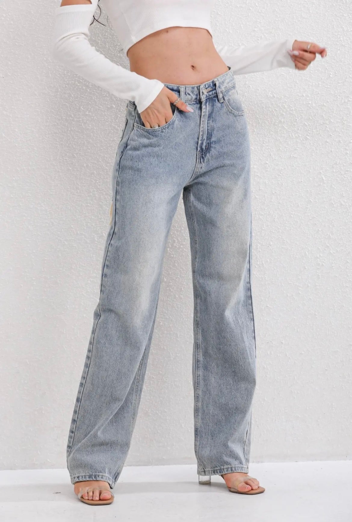 jean femme LIVIA – denim vintage clair à déchirures & coupe droite loose